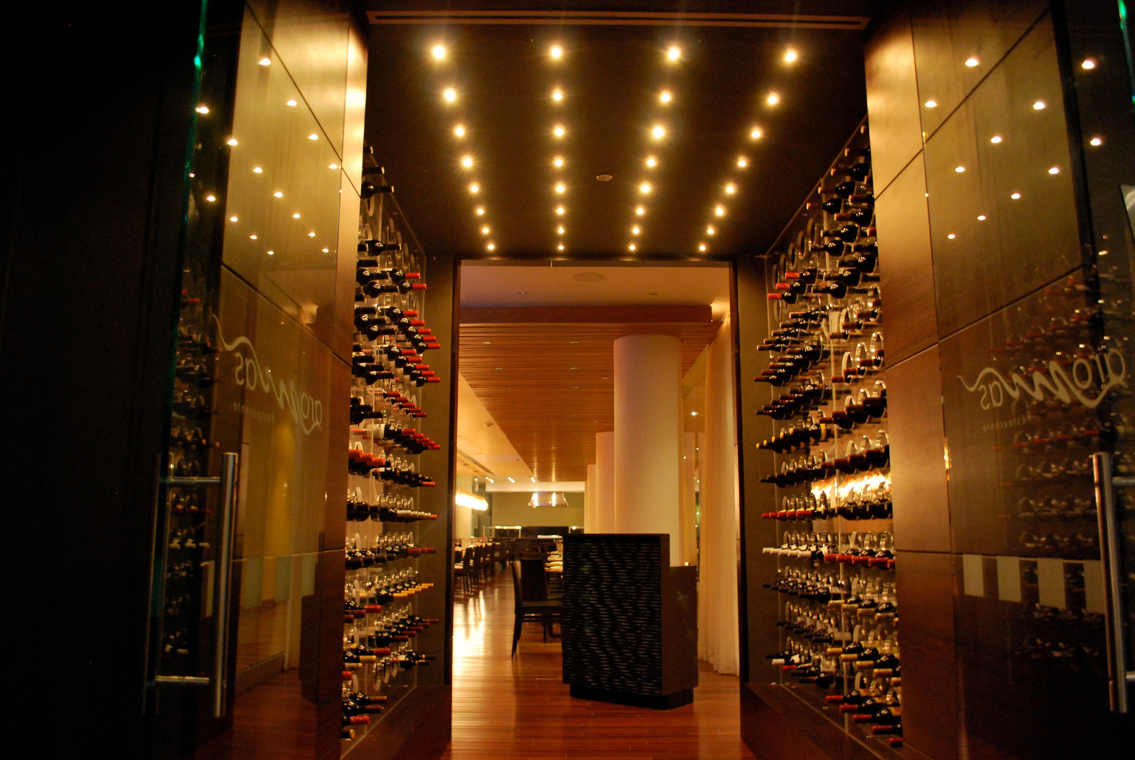 Holiday Inn Santo Domingo By Ihg Dış mekan fotoğraf Wine cellar at the restaurant