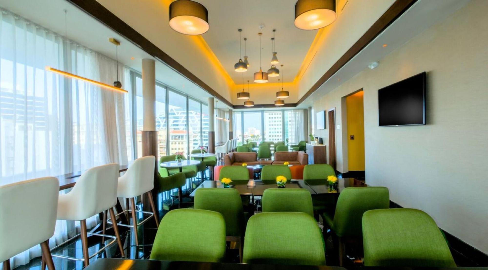 Holiday Inn Santo Domingo By Ihg Dış mekan fotoğraf The lounge at the airport