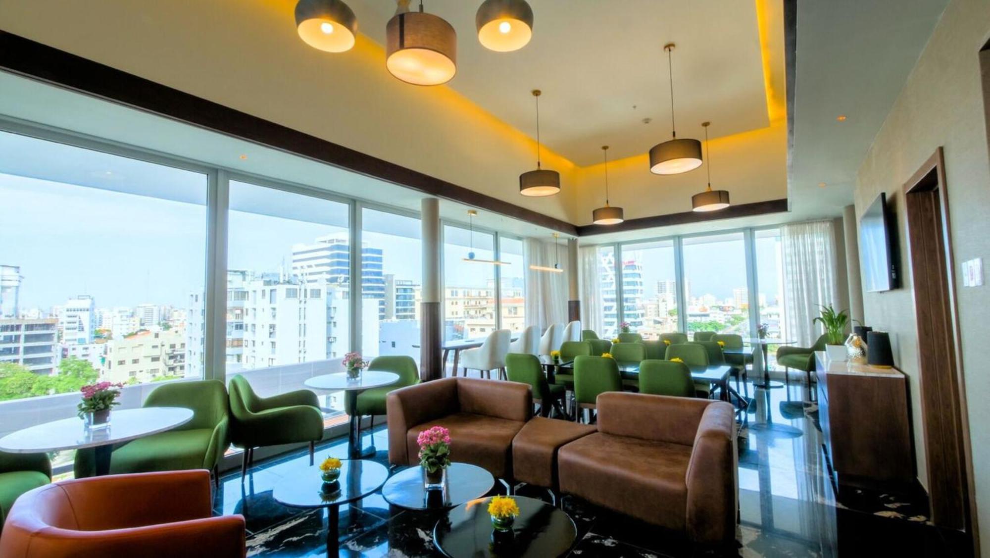 Holiday Inn Santo Domingo By Ihg Dış mekan fotoğraf The lounge at the airport