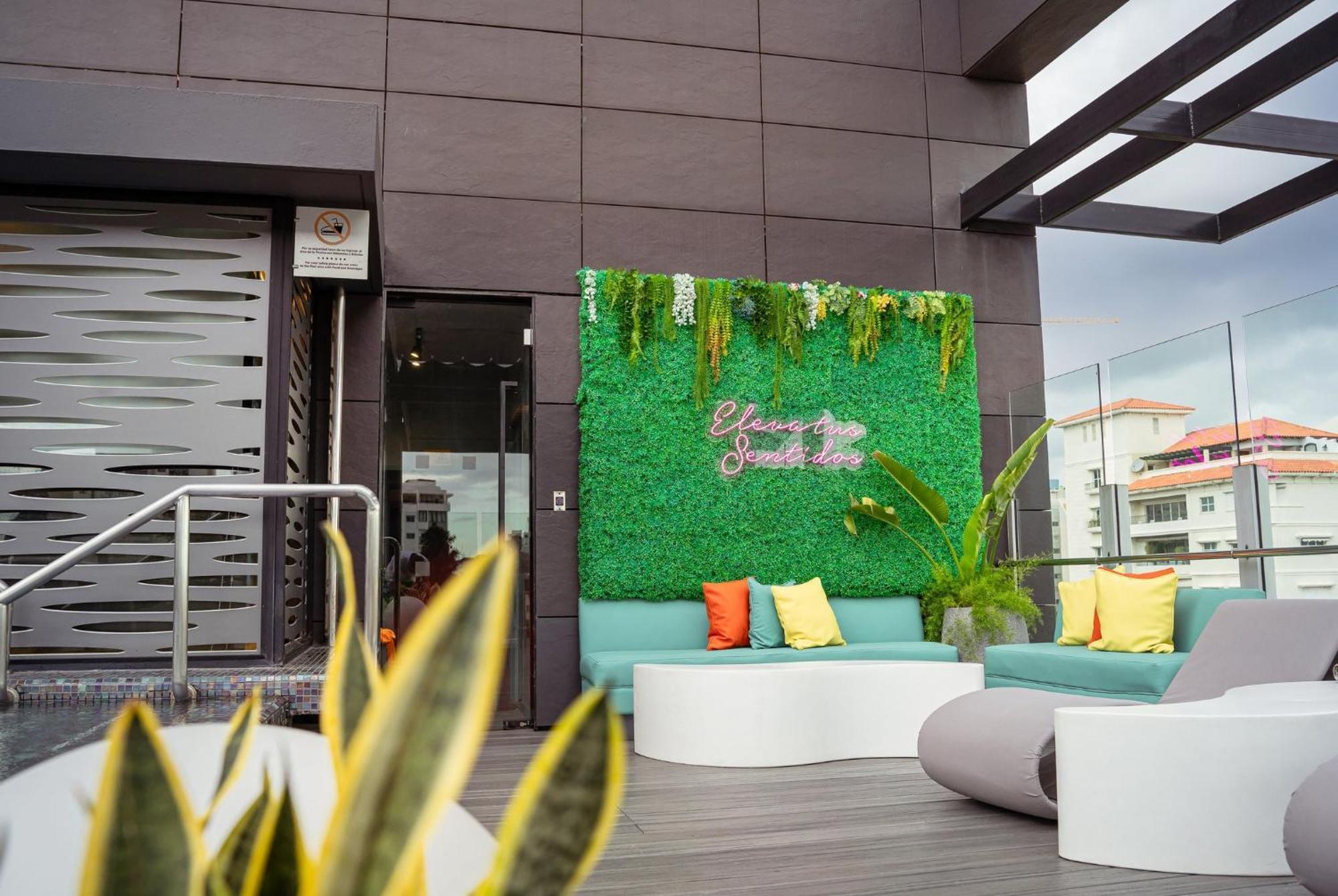 Holiday Inn Santo Domingo By Ihg Dış mekan fotoğraf Rooftop of the hotel