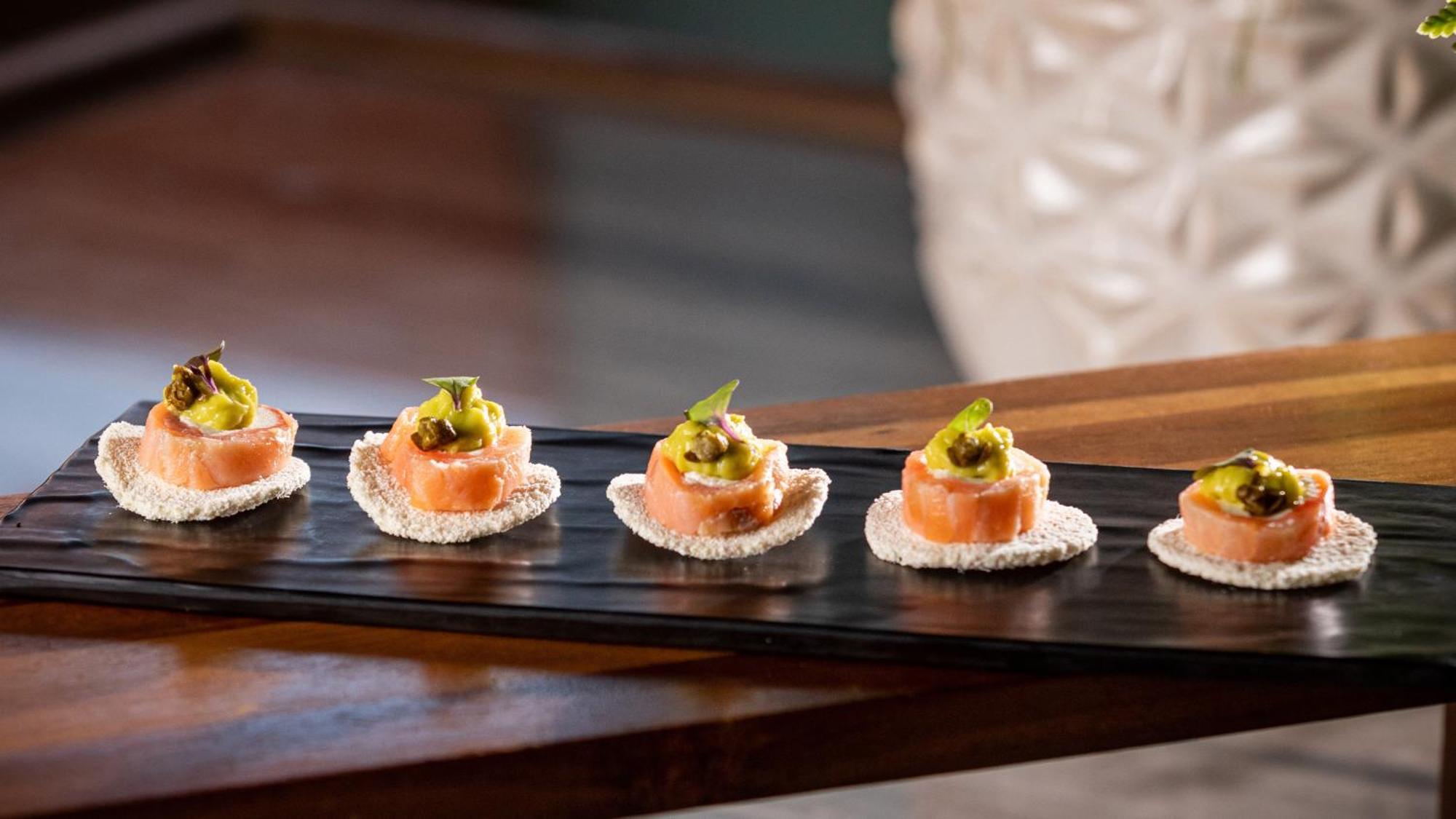 Holiday Inn Santo Domingo By Ihg Dış mekan fotoğraf Salmon tartar